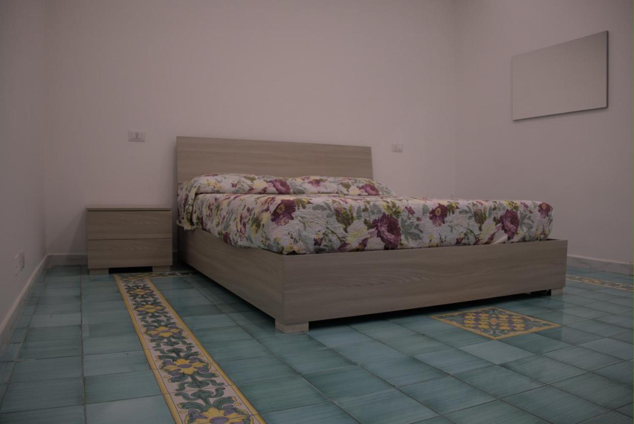 Let It B&B Apartment Салерно Екстериор снимка