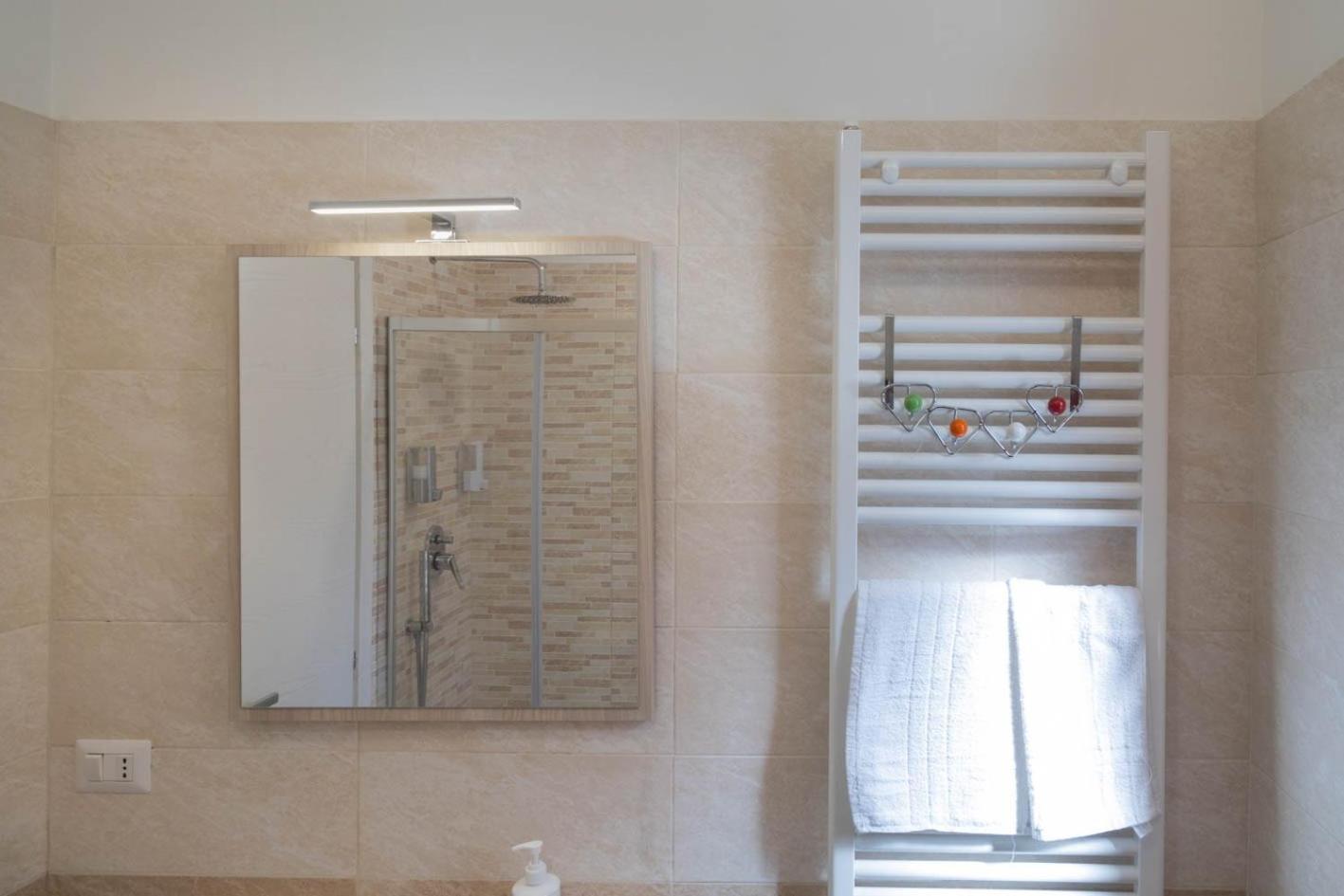 Let It B&B Apartment Салерно Стая снимка